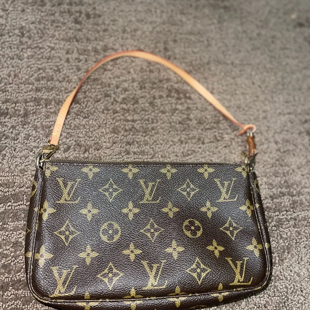 Authentic Louis Vuitton bag (used only couple times) - Picture 1 of 10